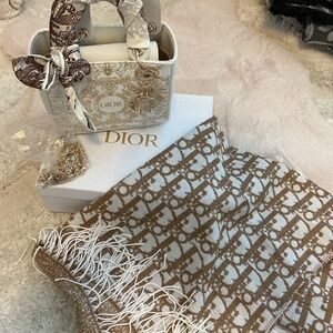 GWP DIOR BEAUTE BAG WITH CROSSBODY CHAIN,TWILLY WITH MATCHING SCARF
